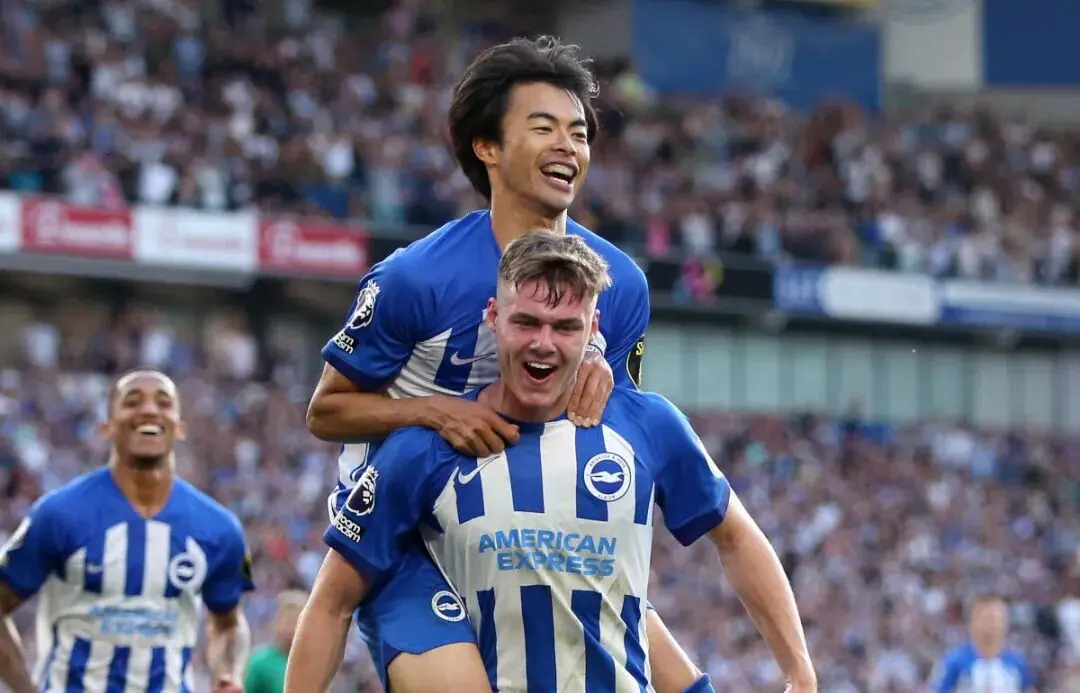 仅落后领头 仅落后领头